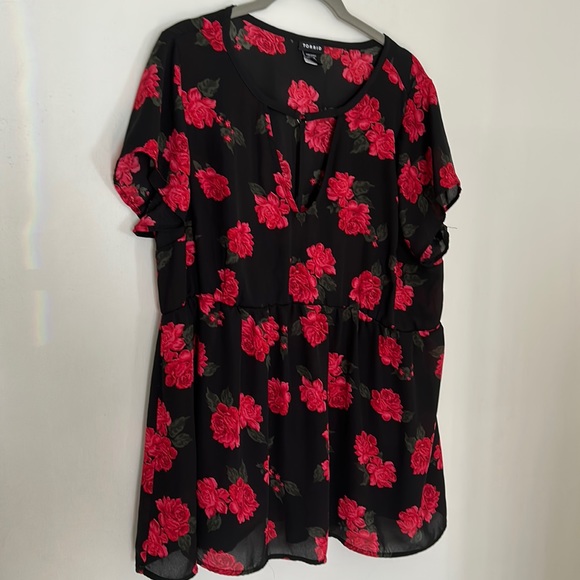 🎈3/$25🎈TORRID 0 Floral Peplum Polyester Blouse EUC - Picture 1 of 6